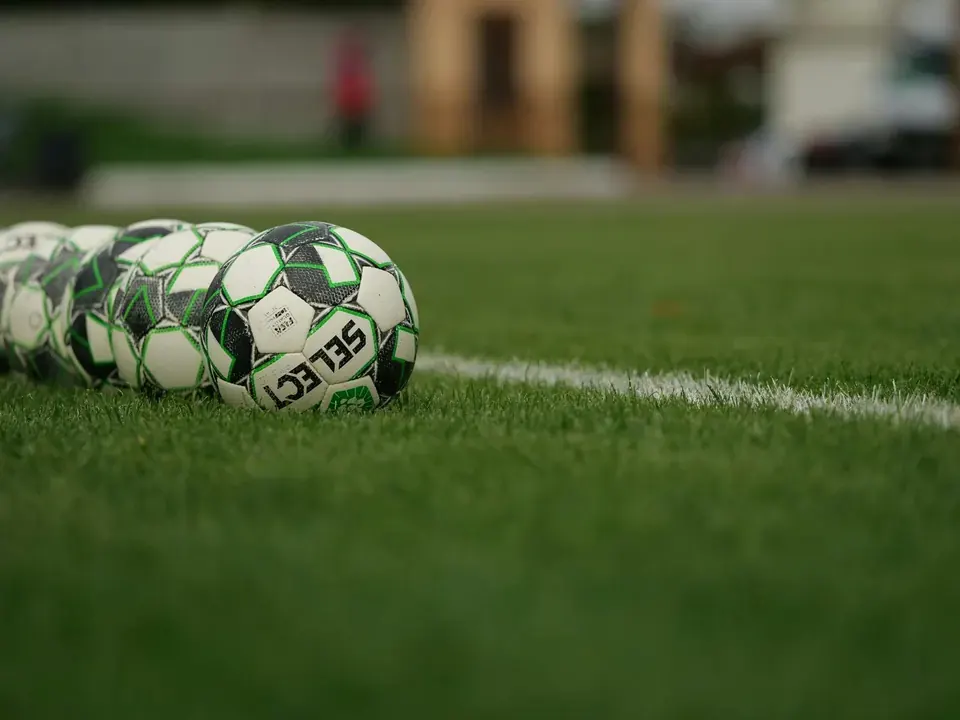 How to Spot the Home vs. Away Performance Gap in Football Tactics and Player Statistics