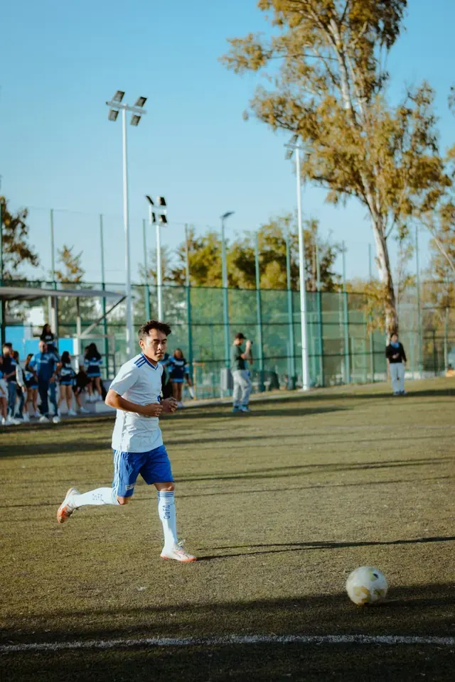 The Unsung Grinders: Why Defensive Midfielders’ Tackles and Recovery Runs Define Modern Football