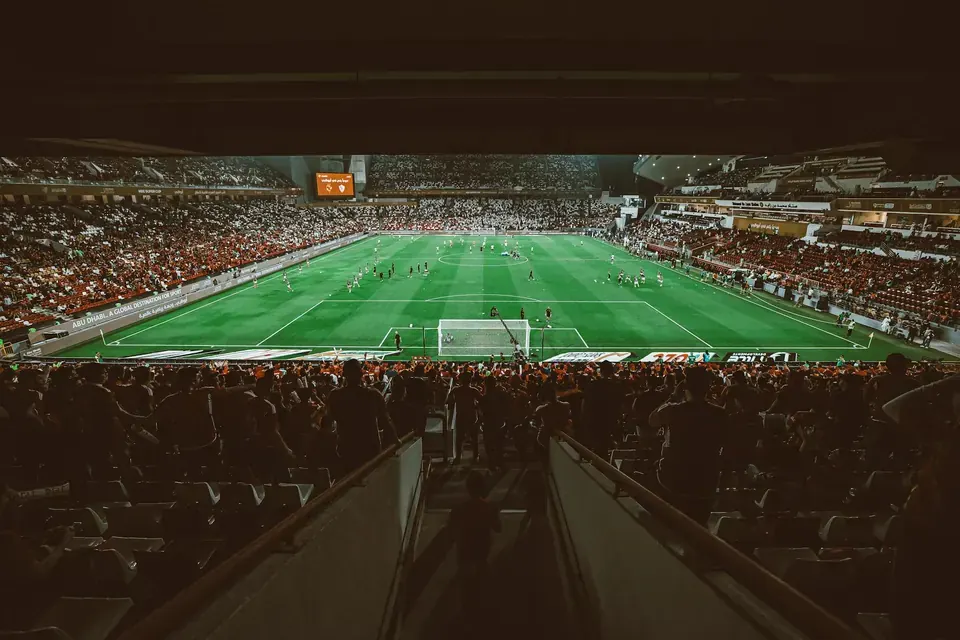 Top 5 Defensive Midfielders with High Upside for Transfer Investment